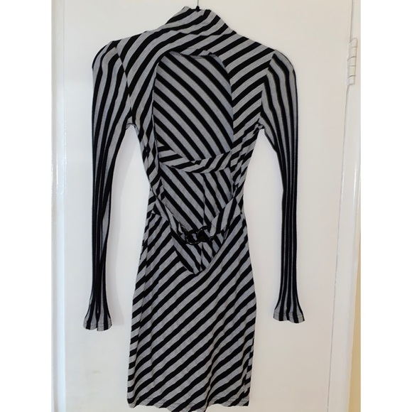 GUESS MINI TURTLE NECK OPEN BACK DRESS Size Small - Picture 2 of 8